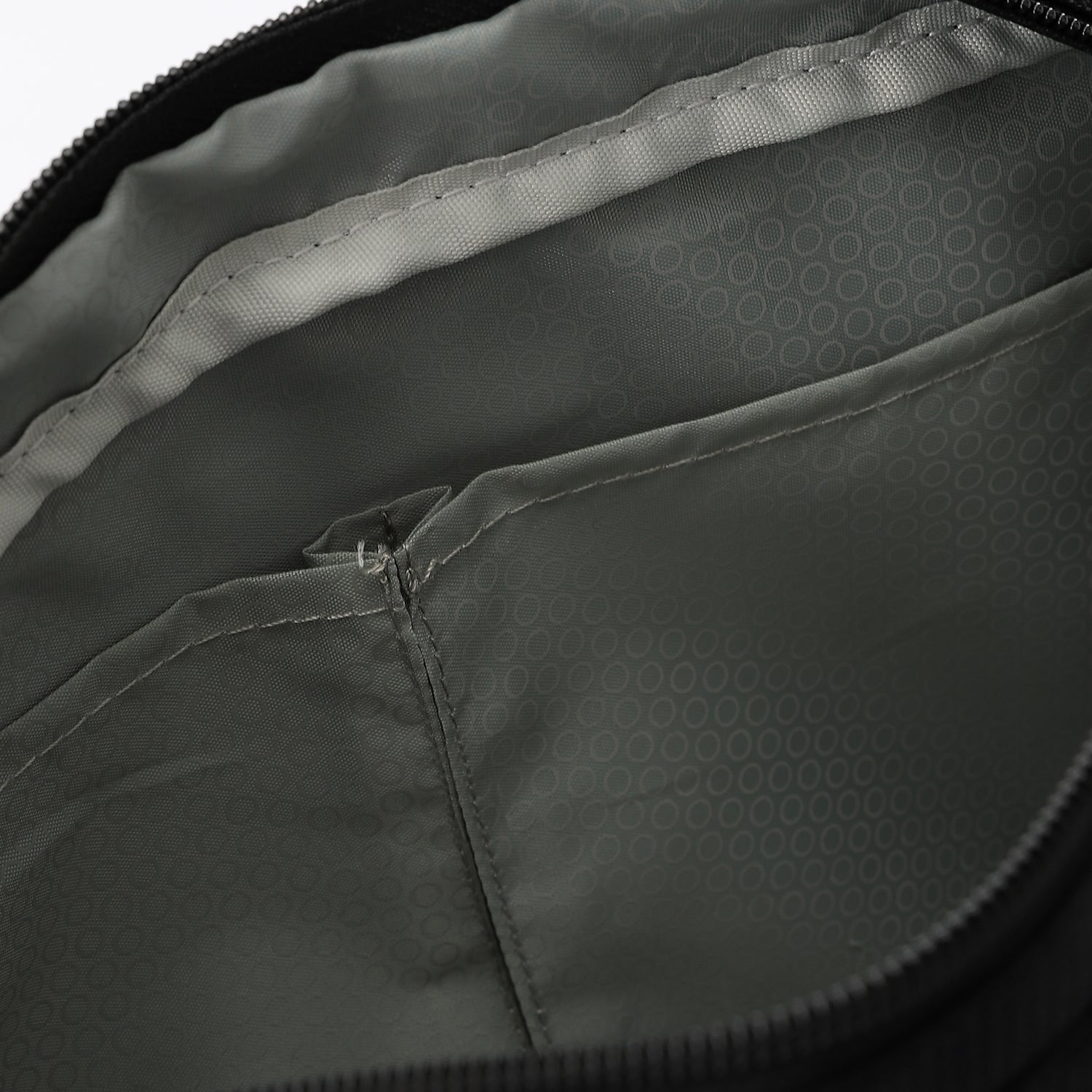 ACTIV SHOULDER BAG - BLACK